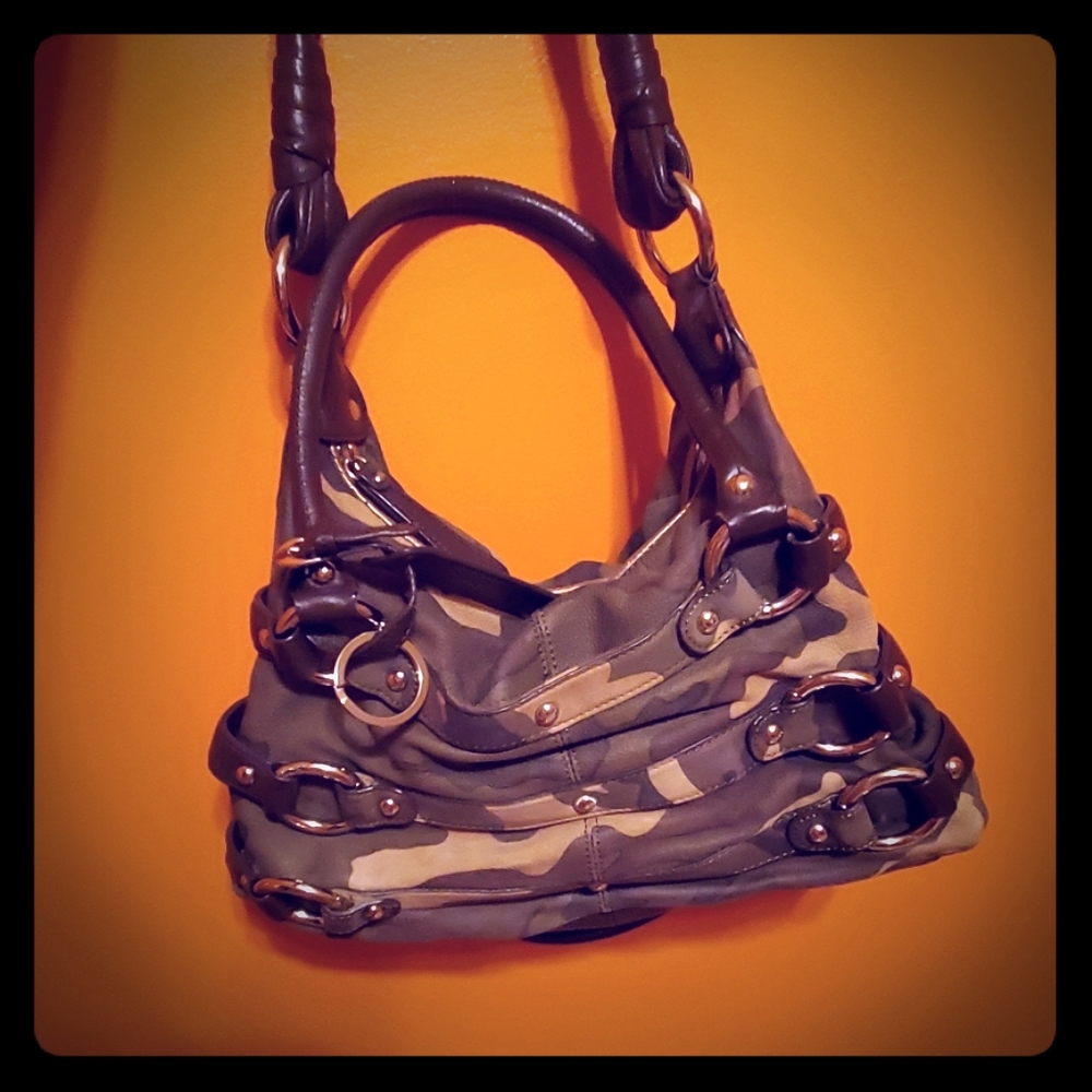 B. Makowsky camo purse